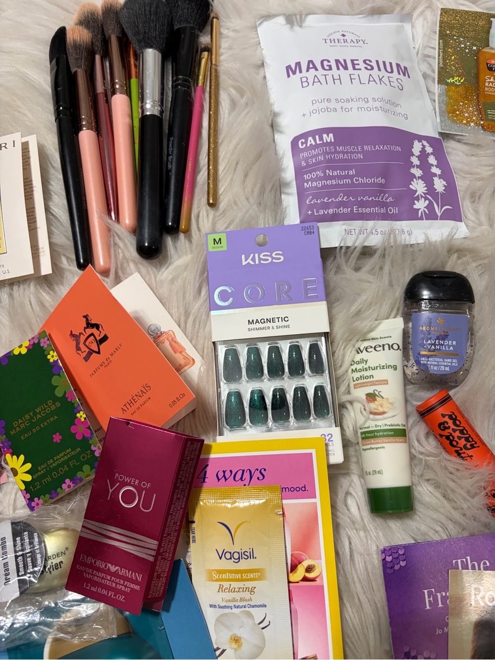 Massive Beauty Bundle! Assorted Brands Skincare and Beauty Collection - Picture 3 of 8
